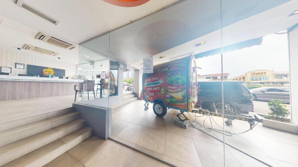 ג'והור בהרו Hotel Zamburger Bliss מראה חיצוני תמונה
