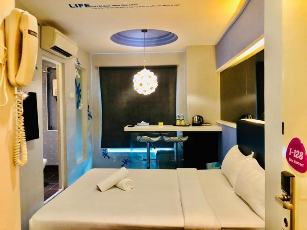 ג'והור בהרו Hotel Zamburger Bliss מראה חיצוני תמונה