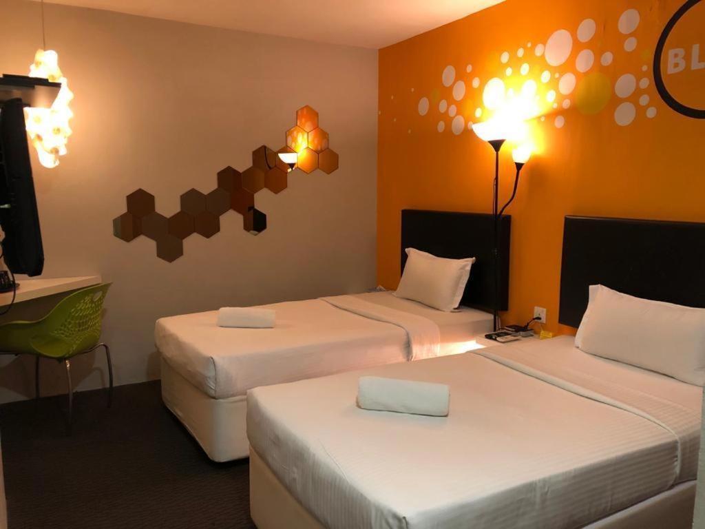 ג'והור בהרו Hotel Zamburger Bliss מראה חיצוני תמונה