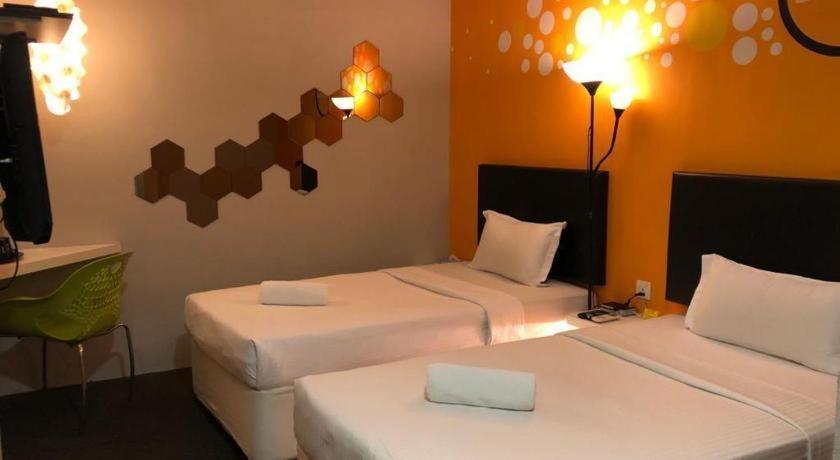 ג'והור בהרו Hotel Zamburger Bliss מראה חיצוני תמונה