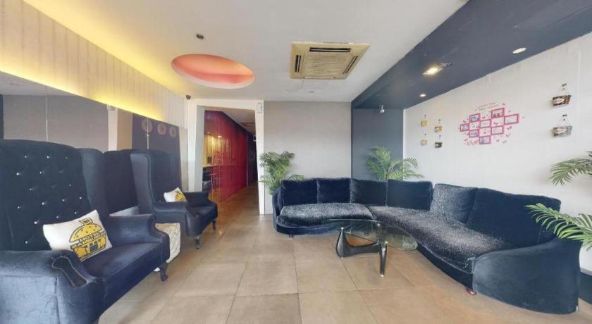 ג'והור בהרו Hotel Zamburger Bliss מראה חיצוני תמונה
