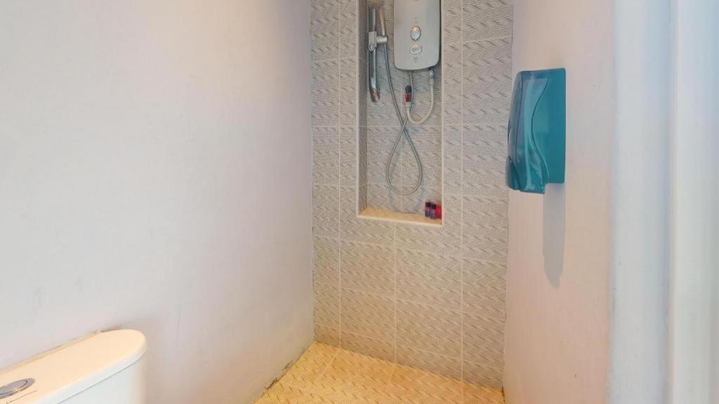 ג'והור בהרו Hotel Zamburger Bliss מראה חיצוני תמונה
